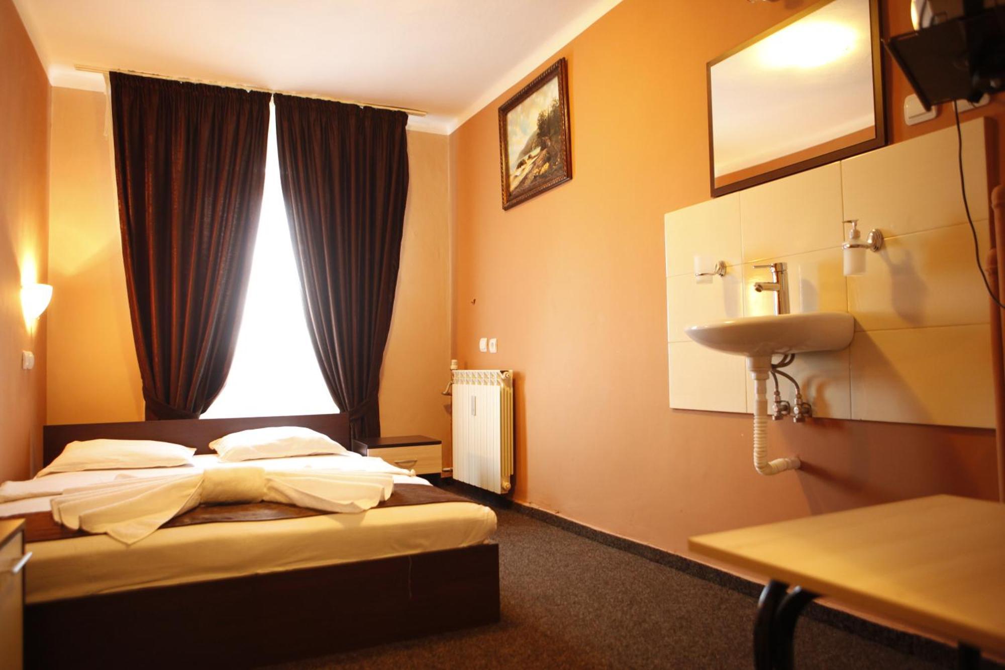 Edona Hotel